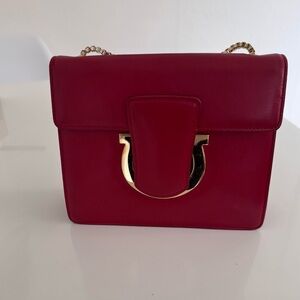 💯 Ferragamo Thalia Red leather Gancini shoulder bag